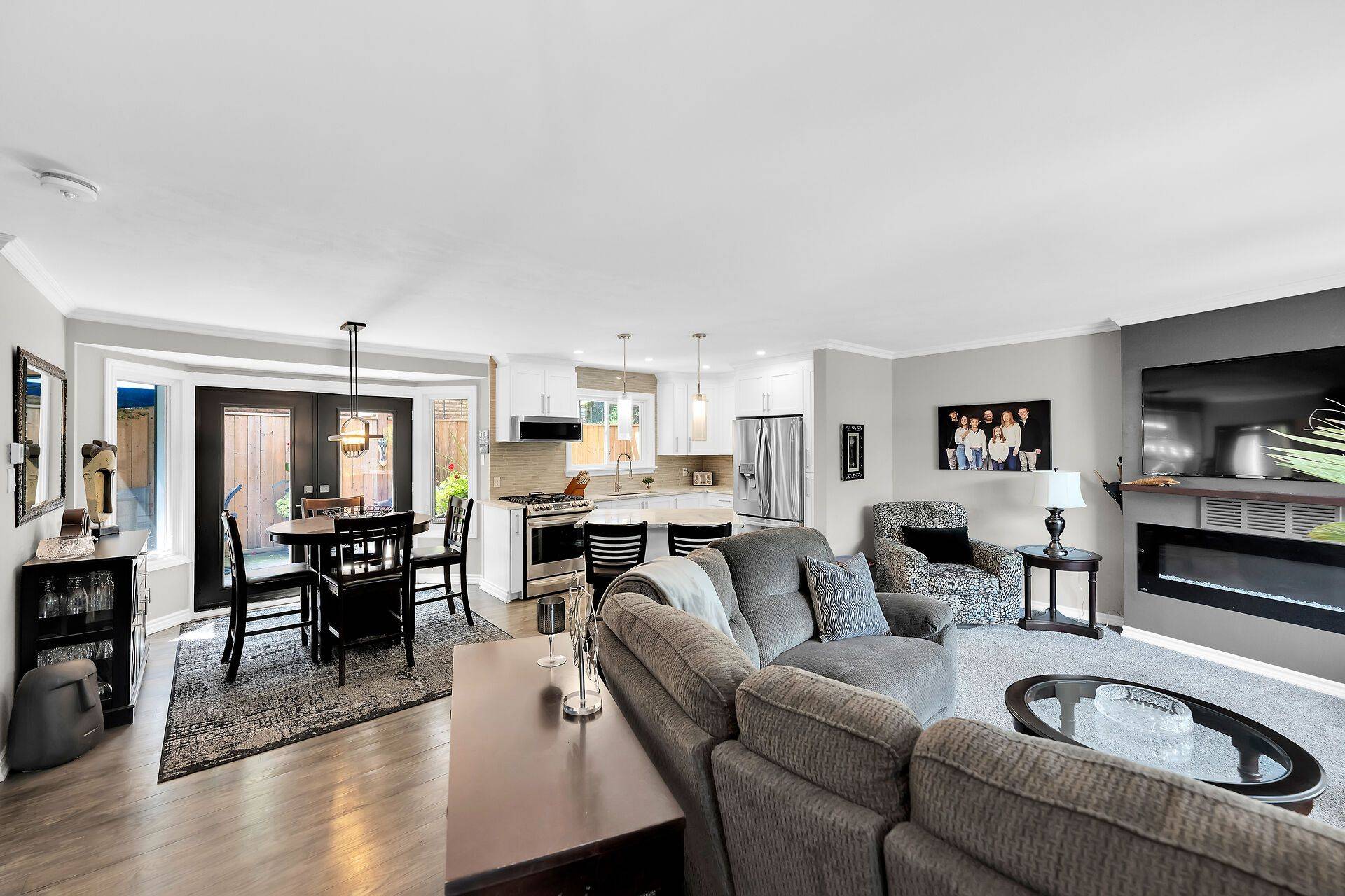 8 BENDAMERE DR, Grimsby, ON L3M 2N3