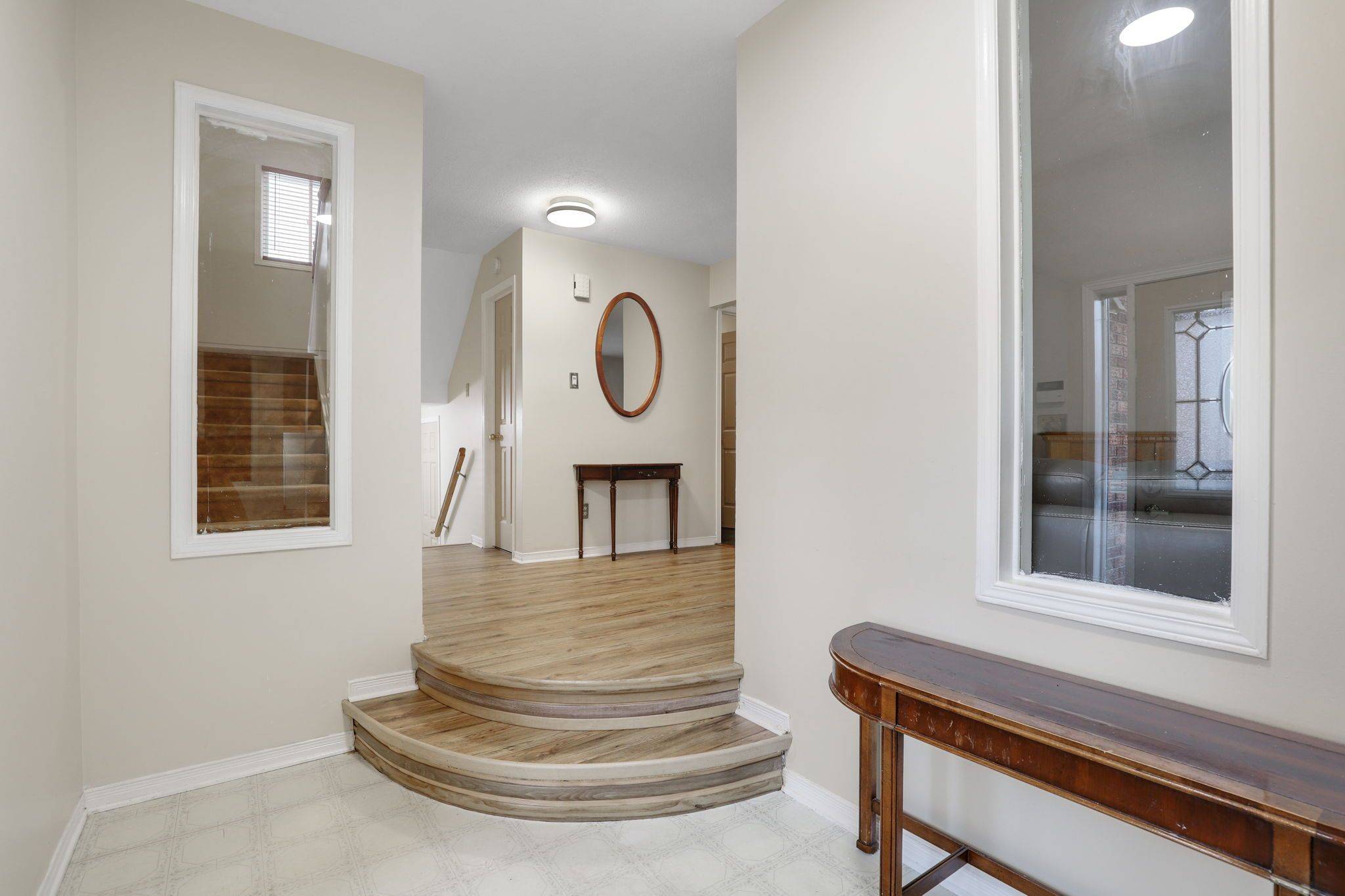 6 Robina AVE, Bells Corners And South To Fallowfield, ON K2H 9R3