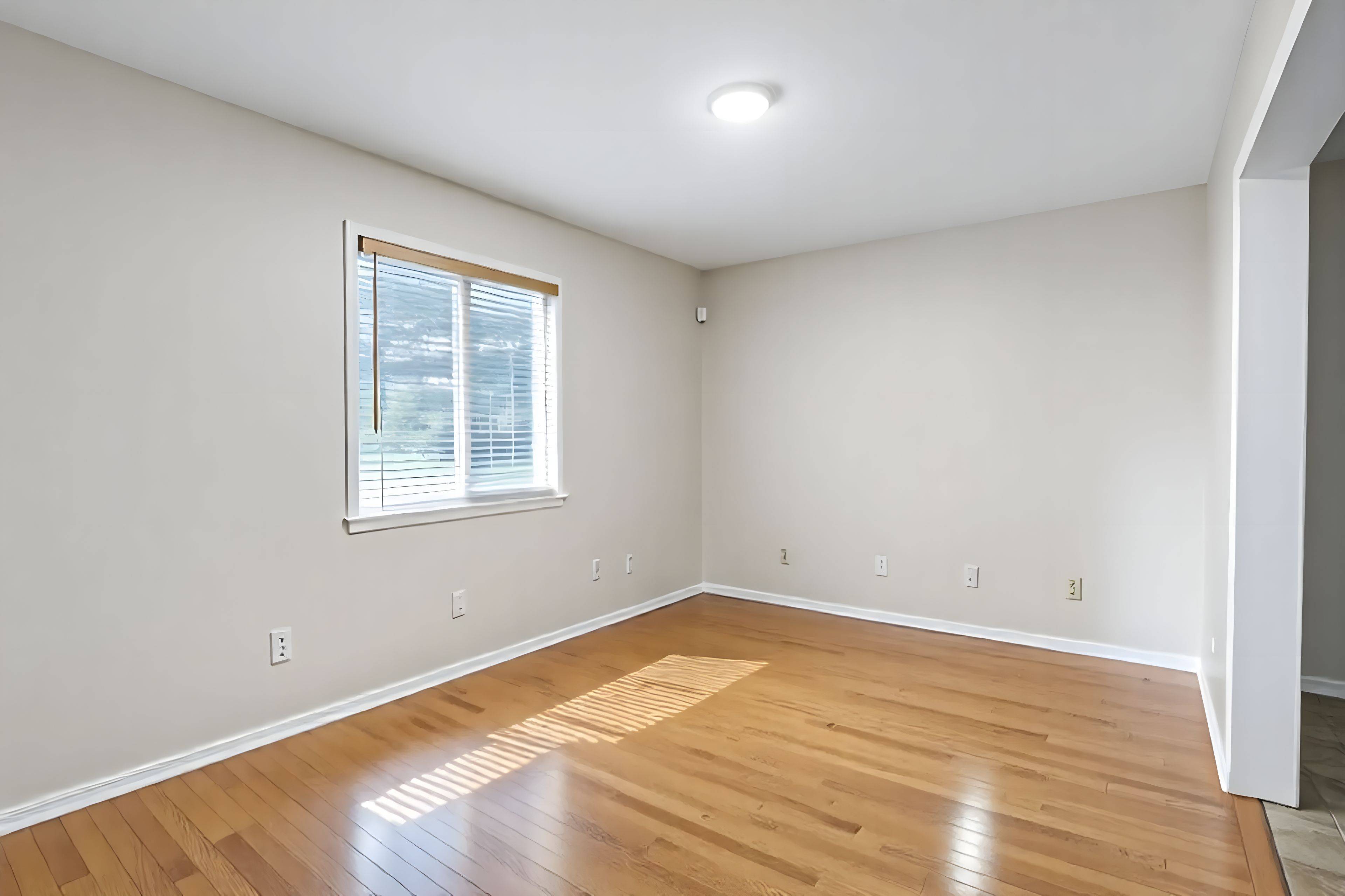 6 Robina AVE, Bells Corners And South To Fallowfield, ON K2H 9R3