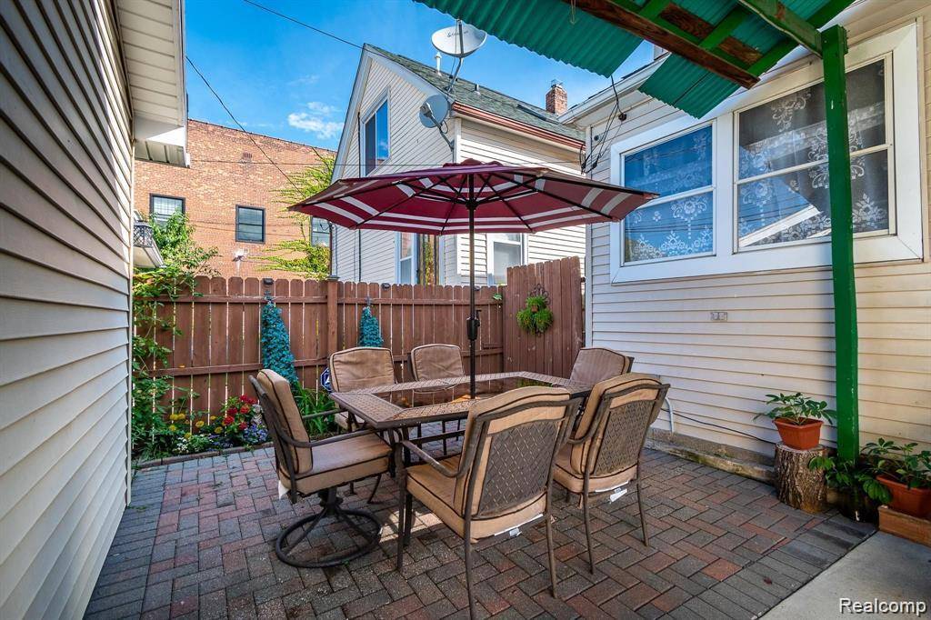 11603 Klinger ST, Hamtramck, MI 48212