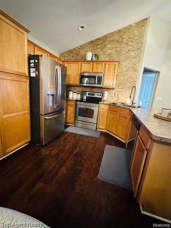 45553 Hidden View CT, Utica, MI 48315