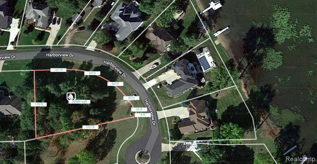 13298 Harborview DR, Fenton Charter Township, MI 48451