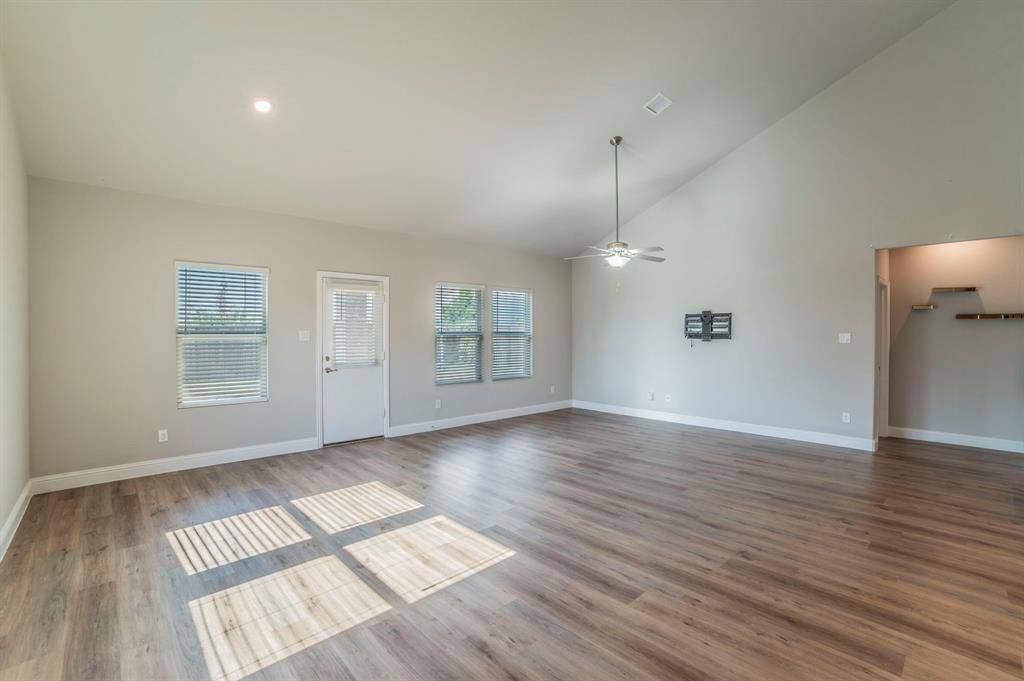 3317 EVENING View, Aubrey, TX 76227