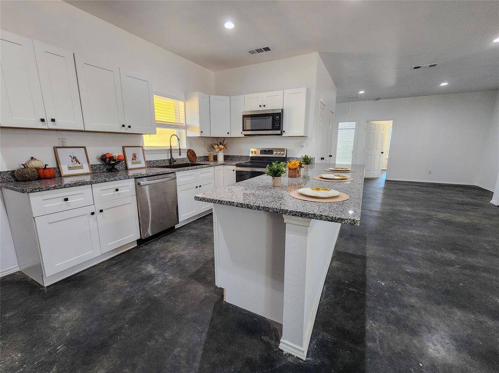 400 Susan Drive, Kennedale, TX 76060