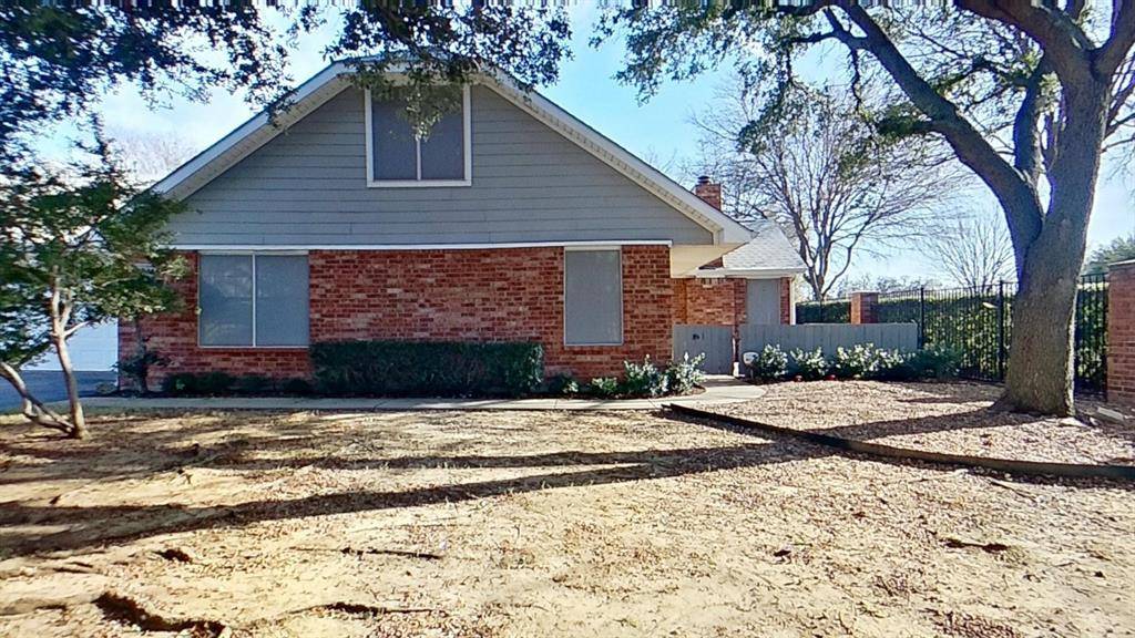 1004 Bridges Drive, Arlington, TX 76012