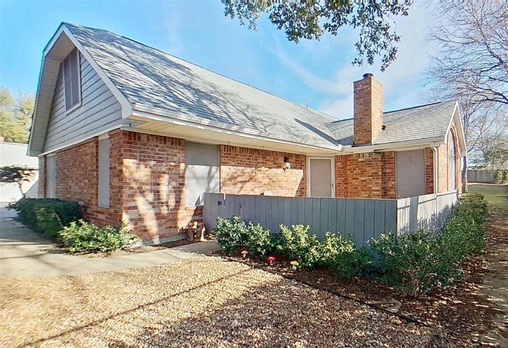 1004 Bridges Drive, Arlington, TX 76012