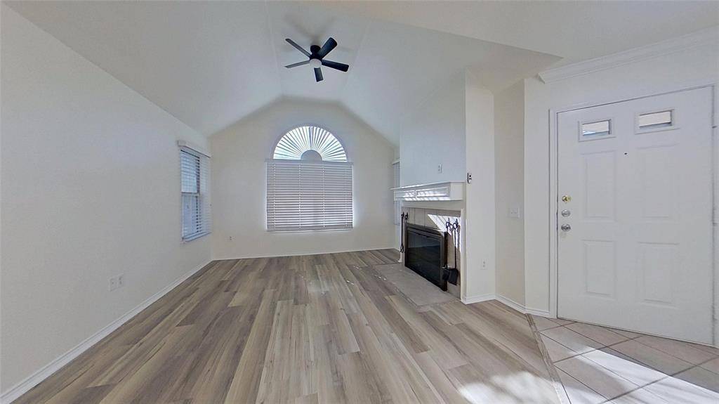 1004 Bridges Drive, Arlington, TX 76012