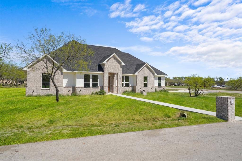 12400 Iris Court, Fort Worth, TX 76126