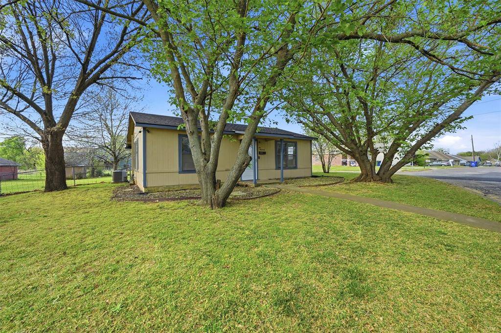 600 E South Street, Whitesboro, TX 76273
