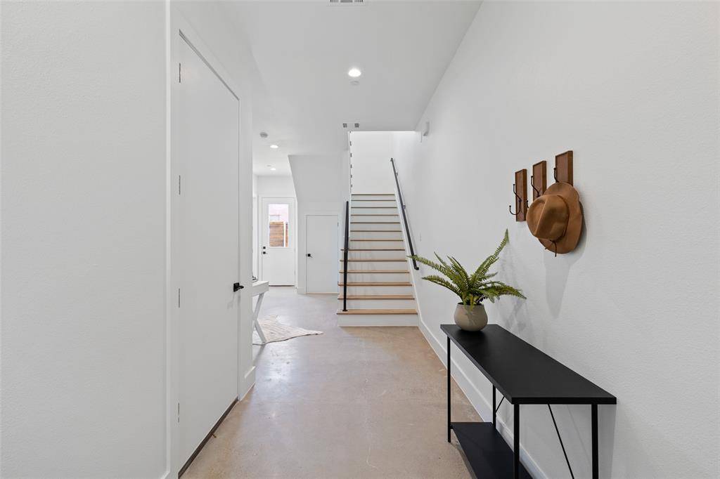 2120 Lovedale Avenue #103, Dallas, TX 75235