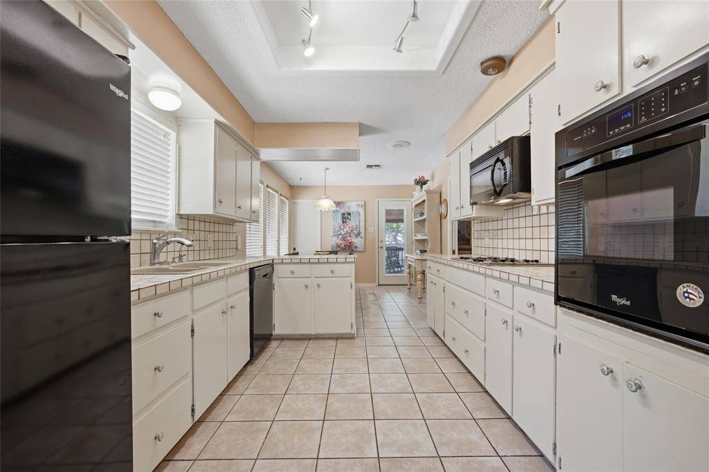 8240 Forest Ridge Drive, Woodway, TX 76712