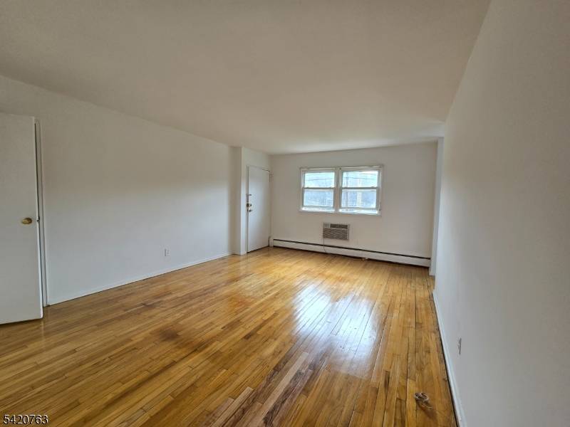 87 Elm Rd #16a, Caldwell Boro Twp., NJ 07006