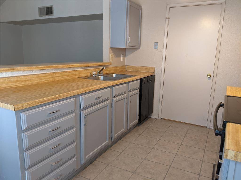 2433 Limestone Drive, Arlington, TX 76014