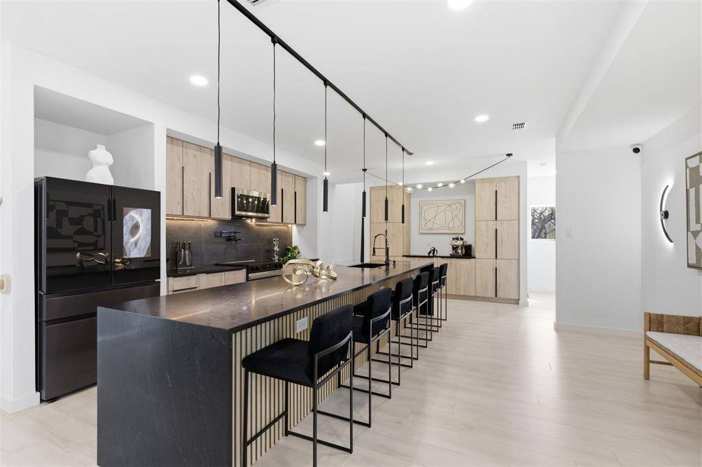 1810 Kraft Street, Dallas, TX 75212