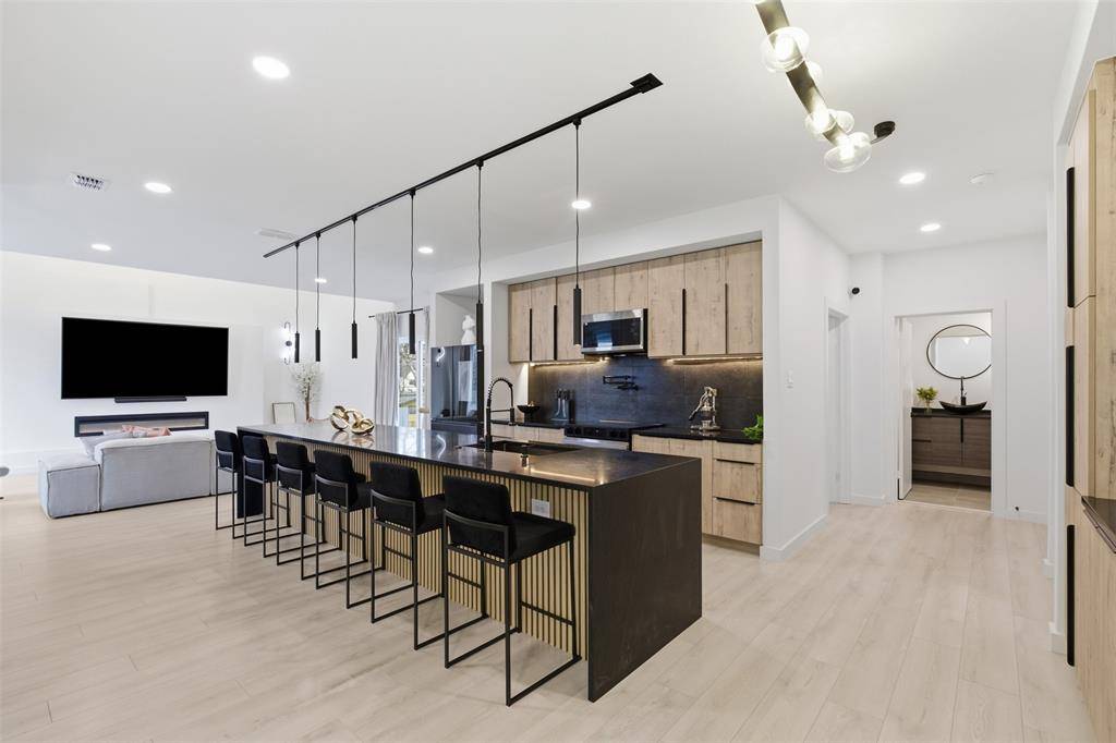 1810 Kraft Street, Dallas, TX 75212