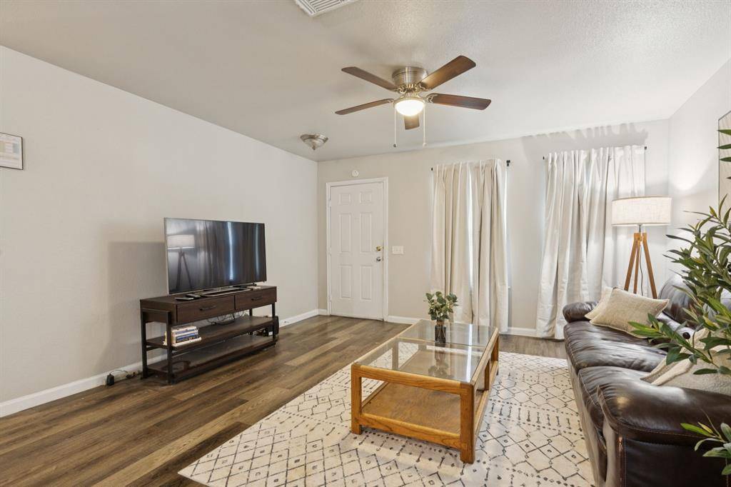 2710 Silkwood Street, Dallas, TX 75215