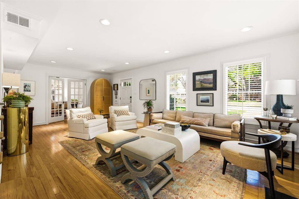 1930 Mayflower Drive, Dallas, TX 75208