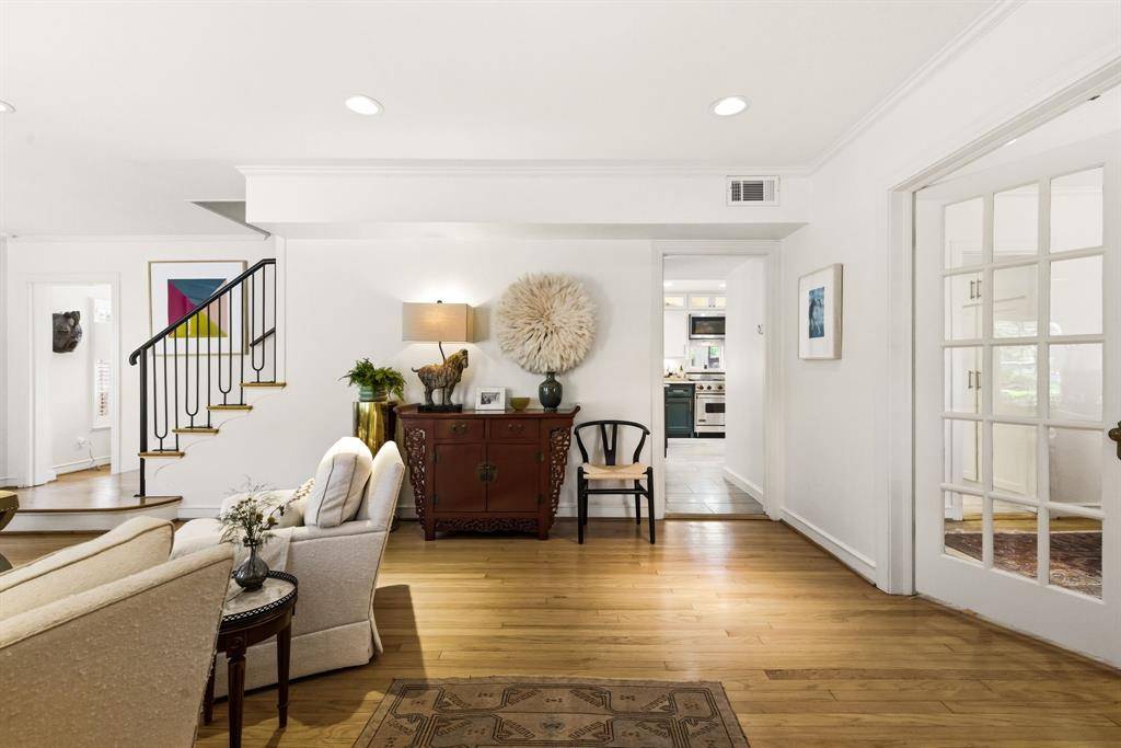 1930 Mayflower Drive, Dallas, TX 75208