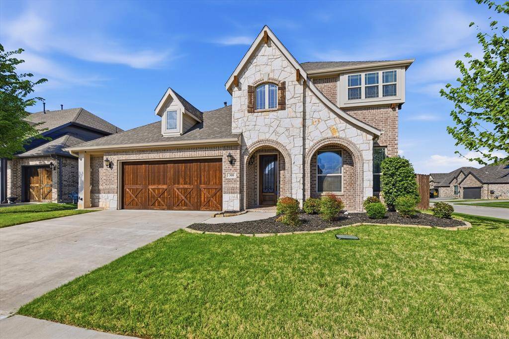 300 Ben Thomas Street, Burleson, TX 76028