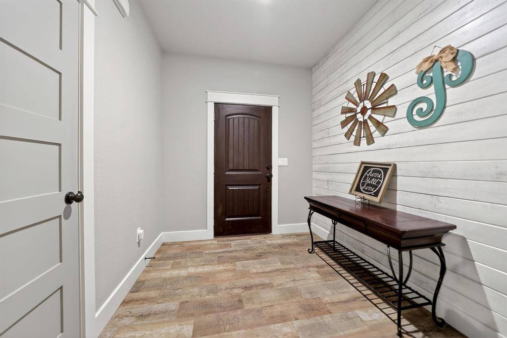 2211 Canyon Lake Road, Wills Point, TX 75169