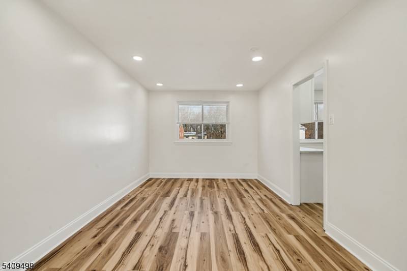 33 Sycamore Dr, Burlington Twp., NJ 08016
