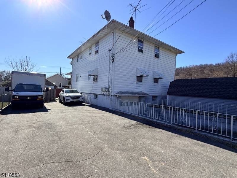 275 Ryerson Ave, Paterson City, NJ 07502