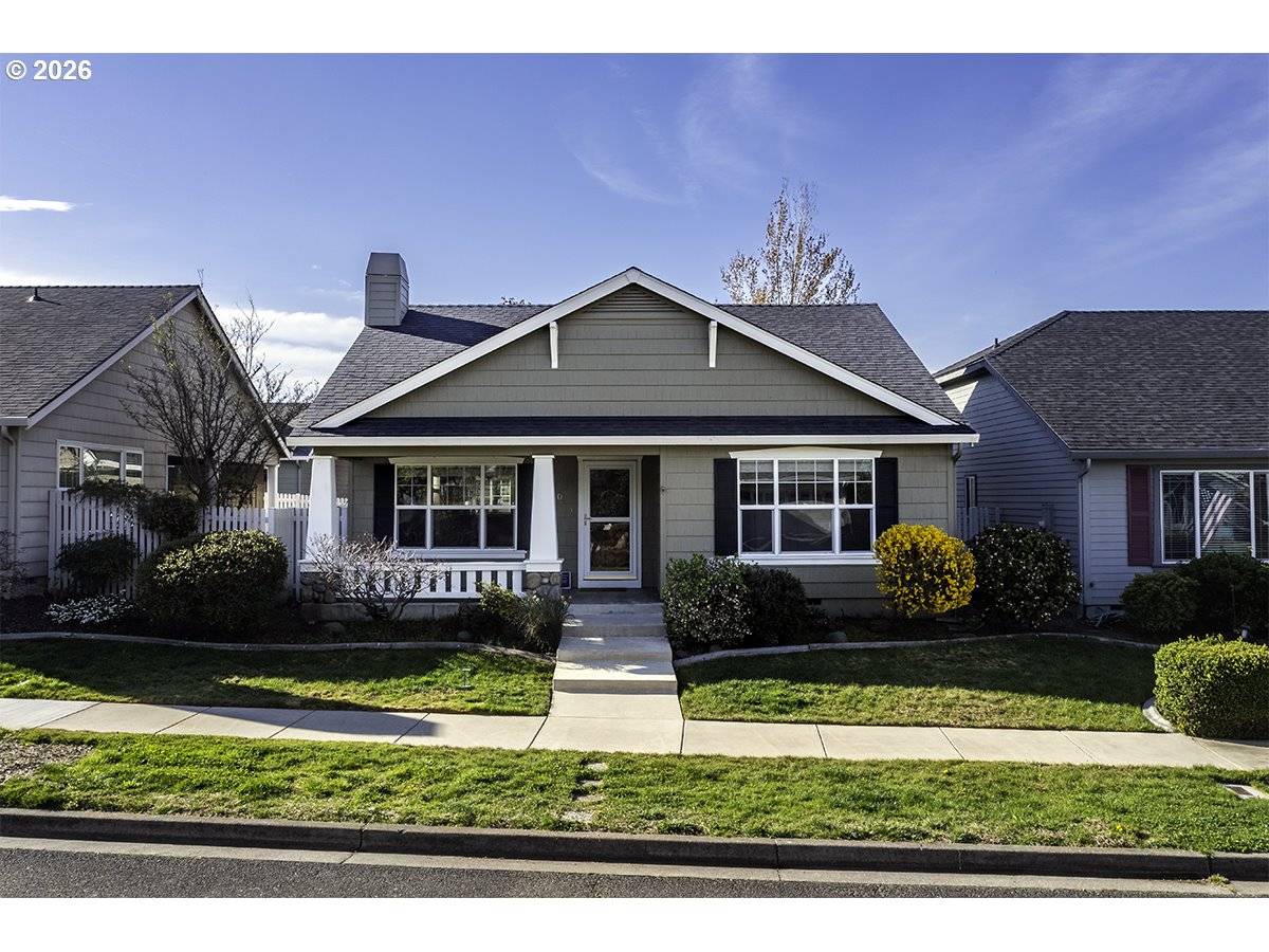 3350 EDGEWATER DR, Medford, OR 97504