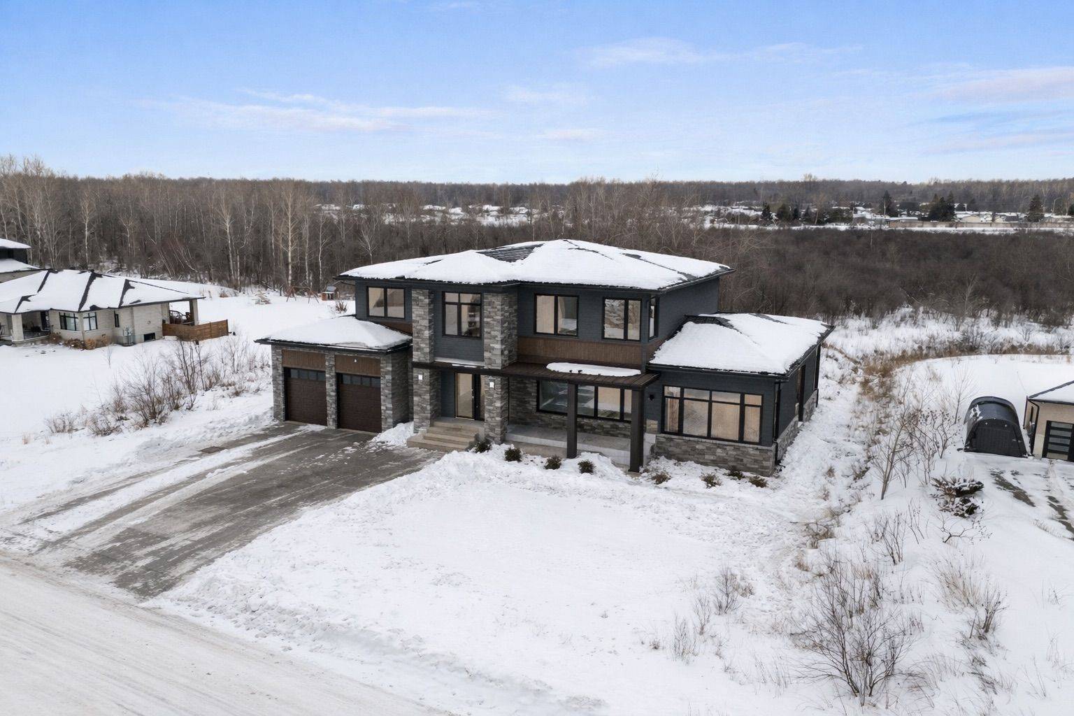 671 Ballycastle CRES, Blossom Park - Airport And Area, ON K1X 0A3