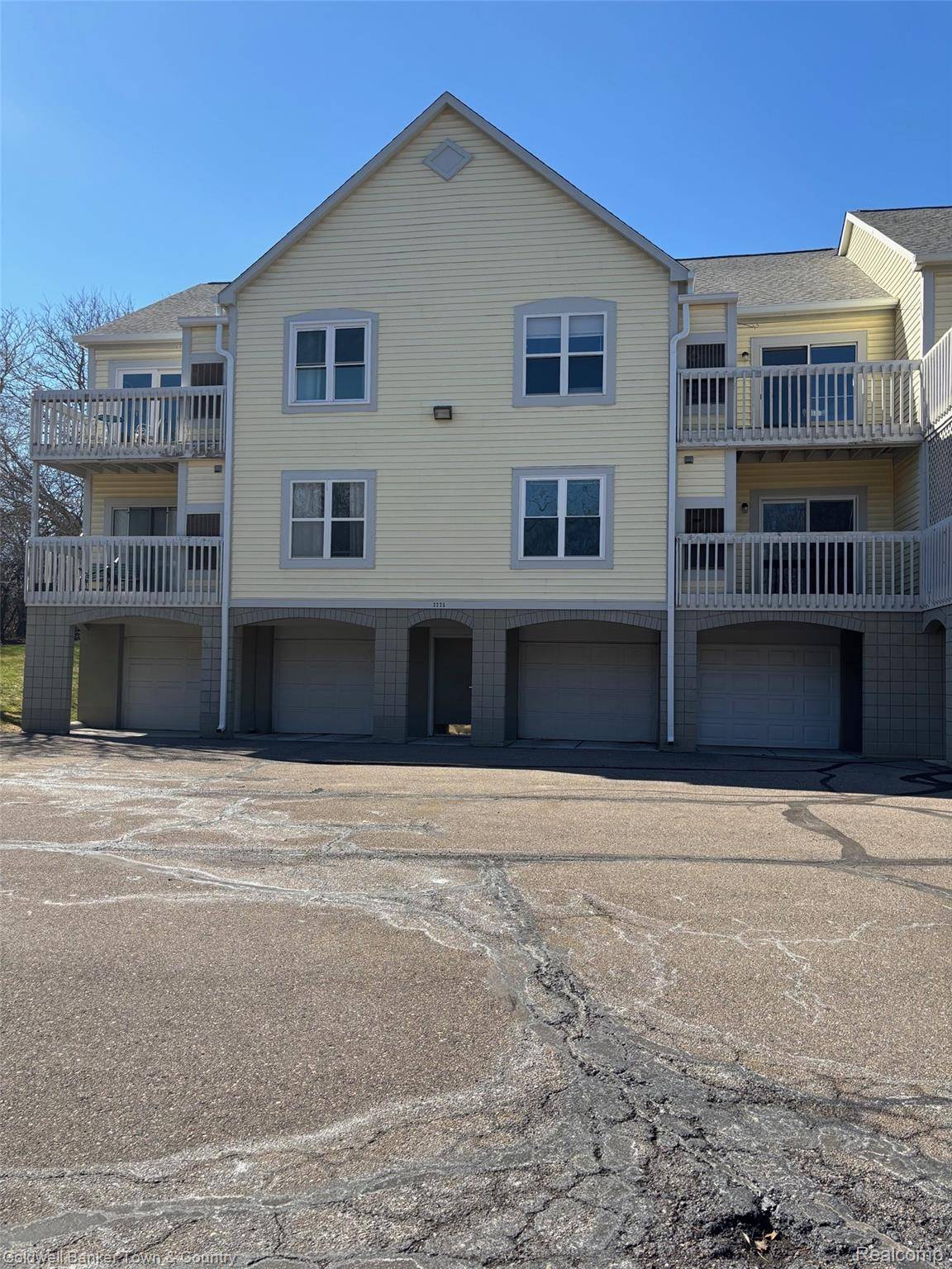2225 S Huron Pkwy #2, Ann Arbor, MI 48104