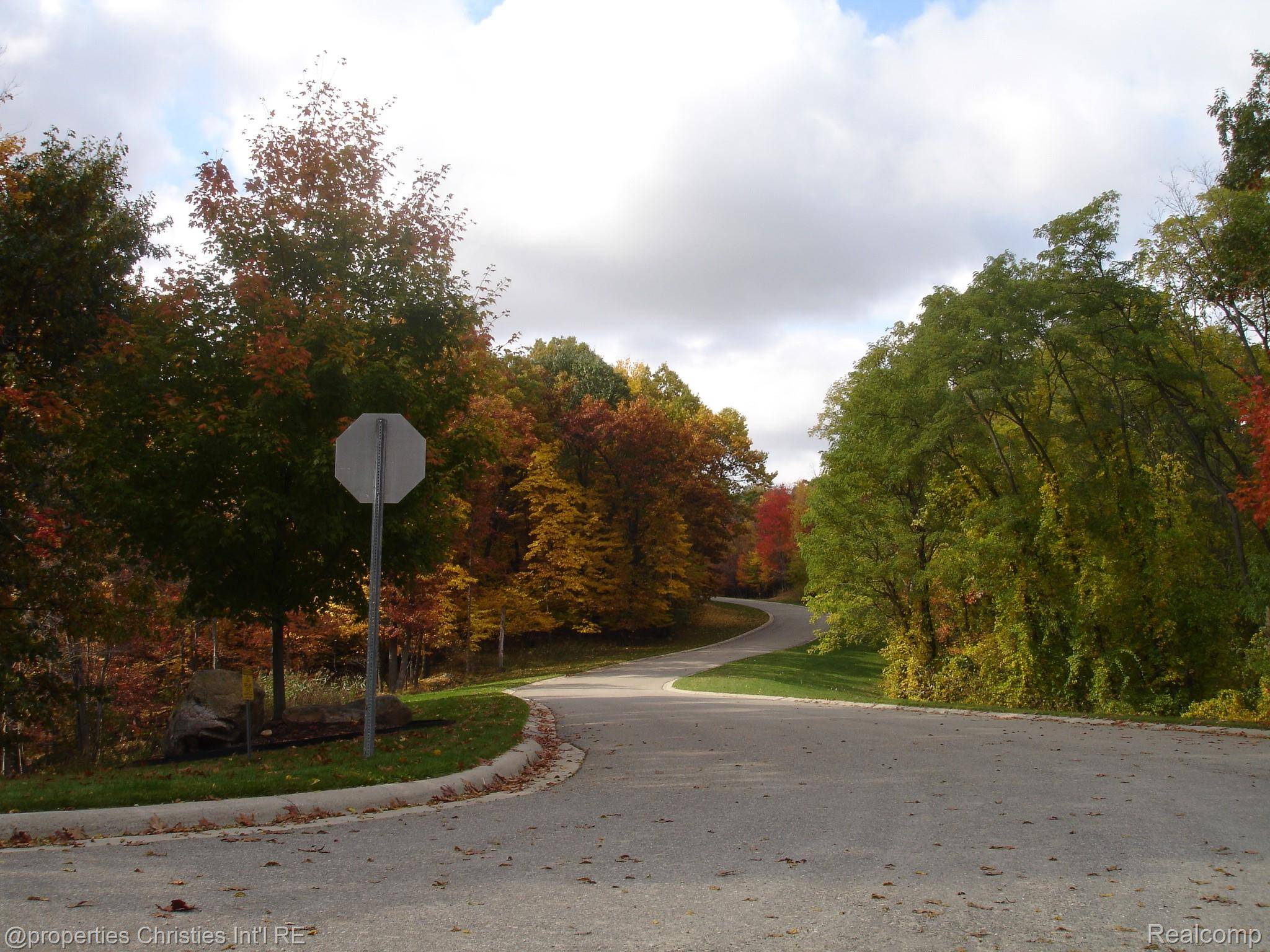 1451 Barrwood TRL, Oxford Village, MI 48371