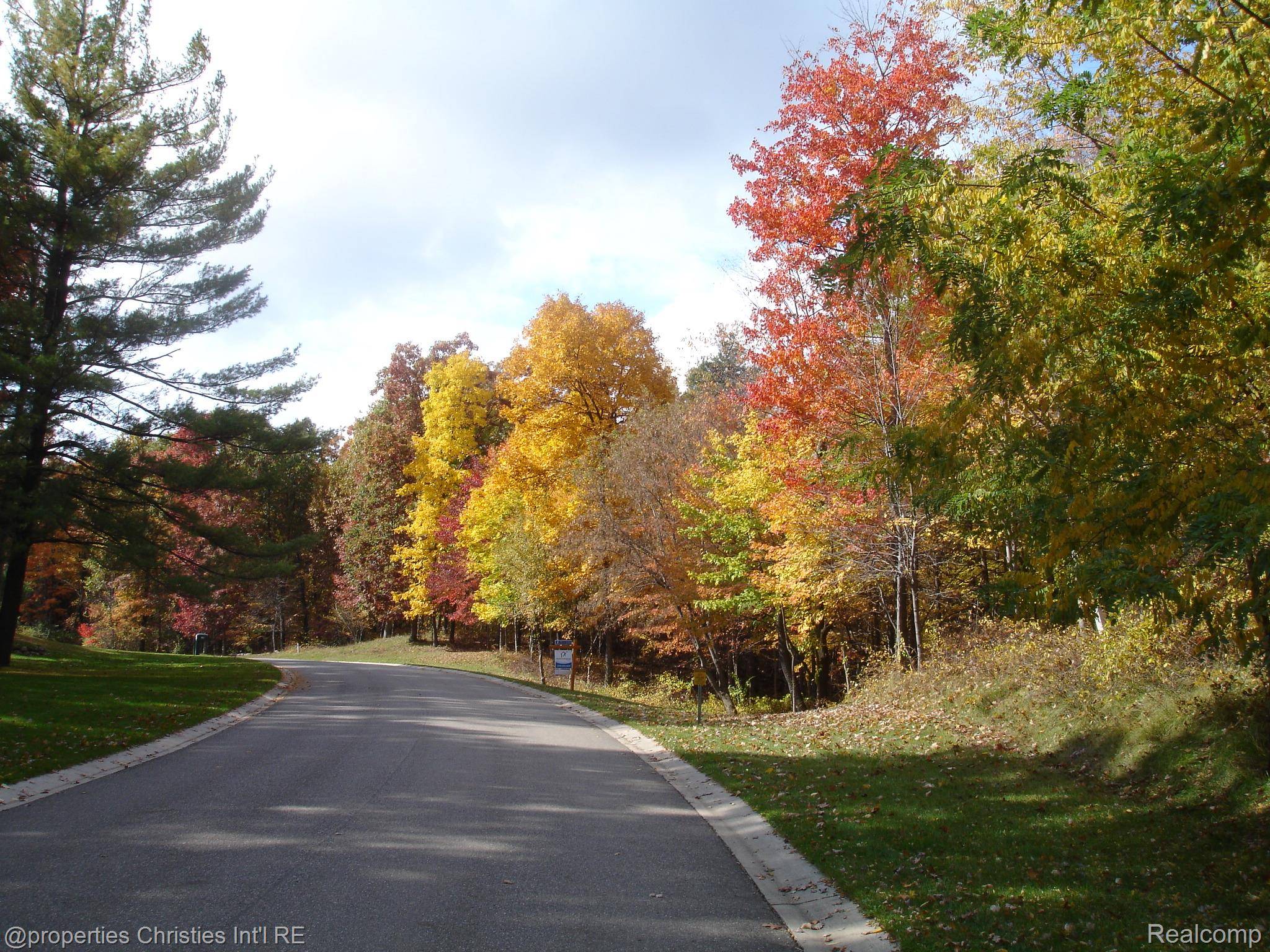 1451 Barrwood TRL, Oxford Village, MI 48371