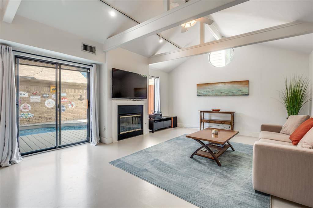 2852 Lee Street, Dallas, TX 75206