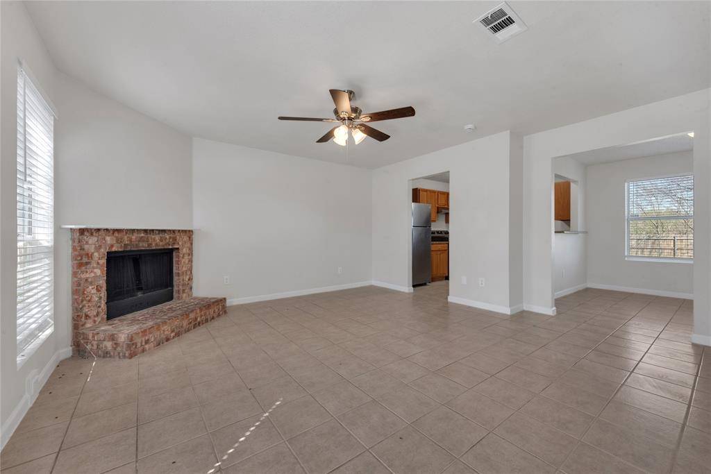 3113 Autumn Run Drive, Forest Hill, TX 76140