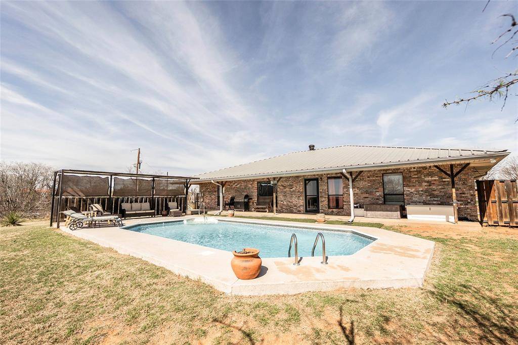 1007 W South Street, Henrietta, TX 76365