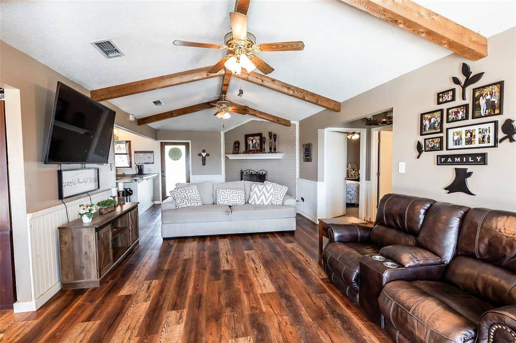 1007 W South Street, Henrietta, TX 76365