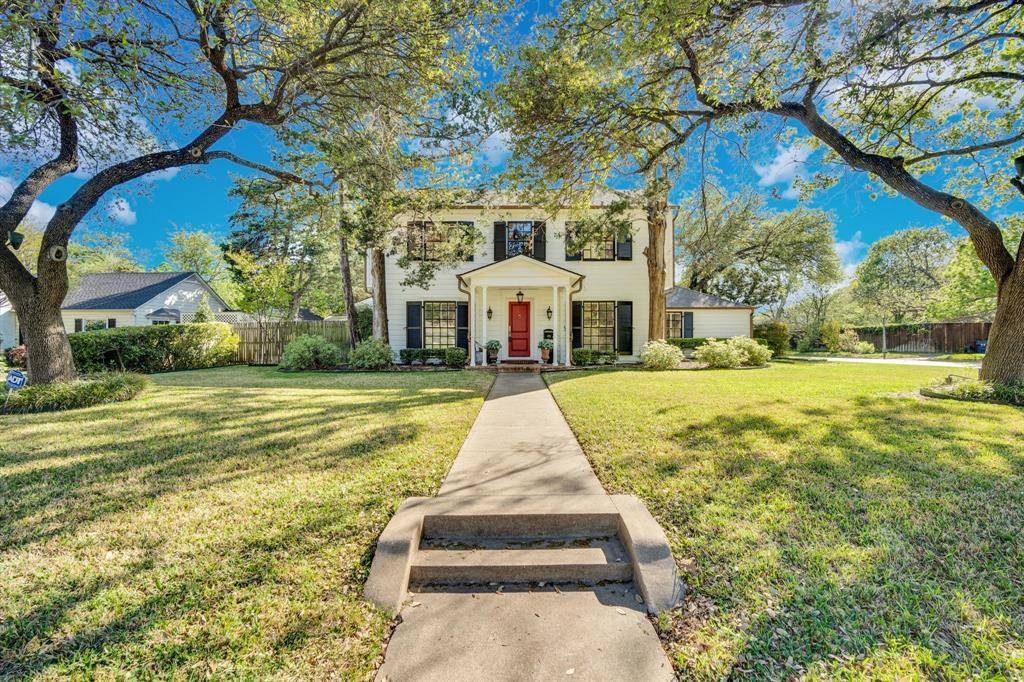 411 Sycamore Street, Waxahachie, TX 75165