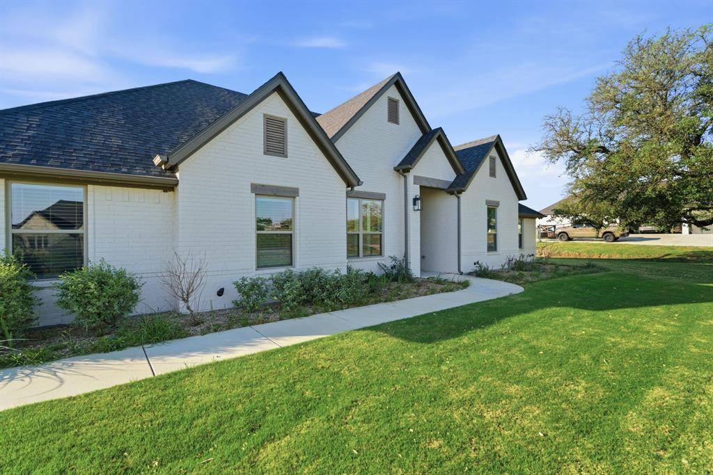 1016 Paradise Parkway, Poolville, TX 76487