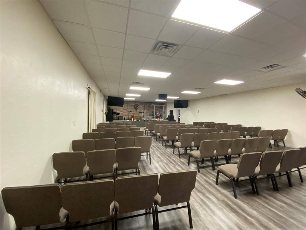 7041 Military Parkway, Dallas, TX 75227