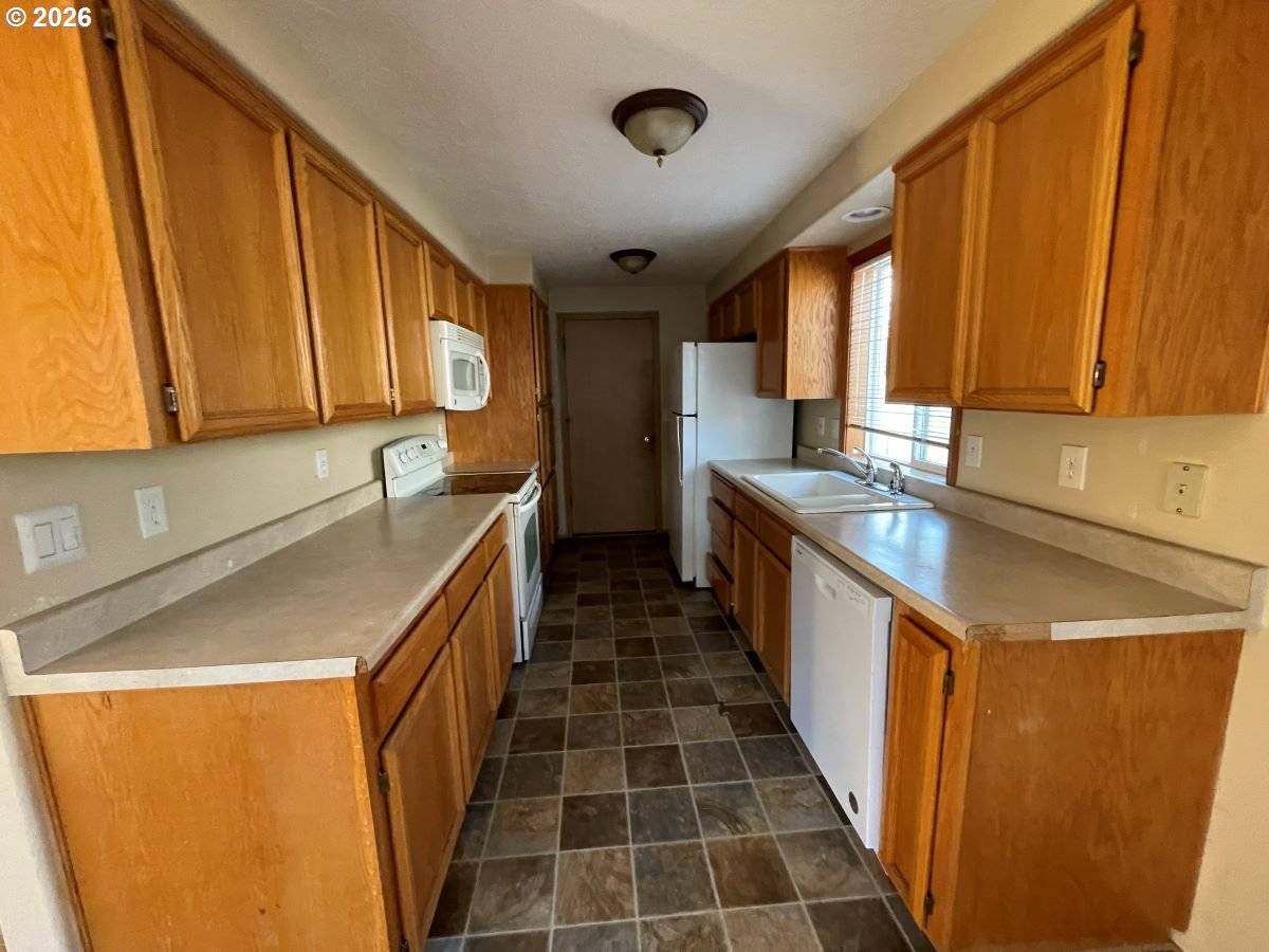 2456 CONNEMARA CT SE, Salem, OR 97317