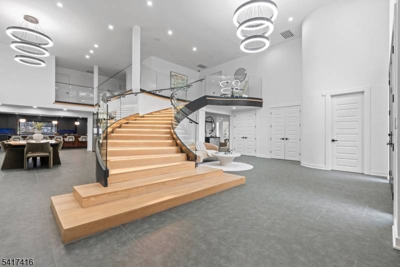 84 Shrewsbury Dr, Livingston Twp., NJ 07039