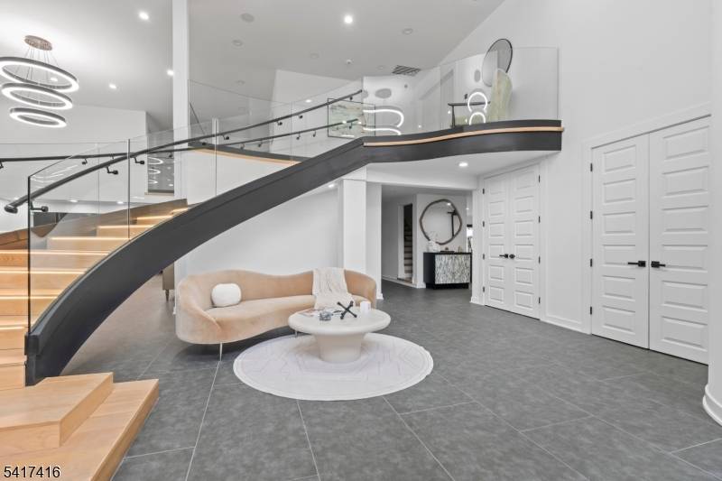 84 Shrewsbury Dr, Livingston Twp., NJ 07039