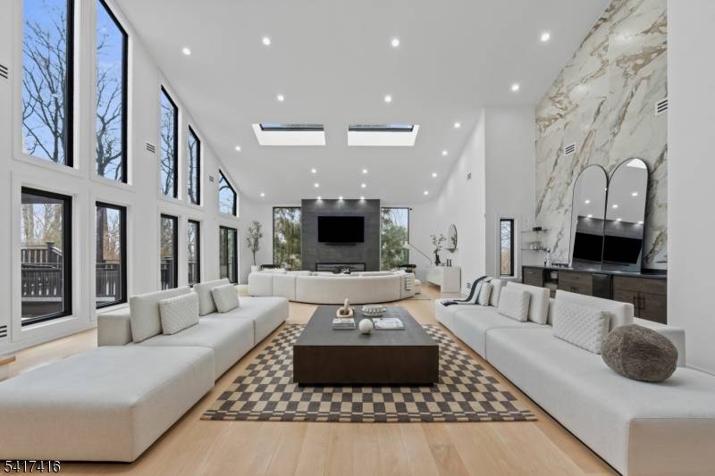 84 Shrewsbury Dr, Livingston Twp., NJ 07039