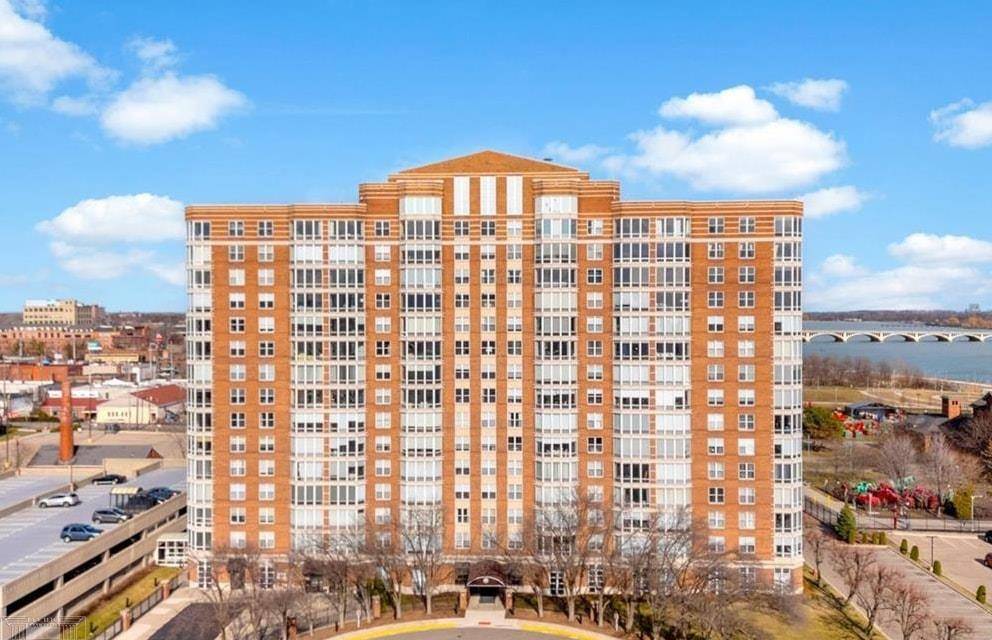 250 E Harbortown #1006 DR, Detroit, MI 48207