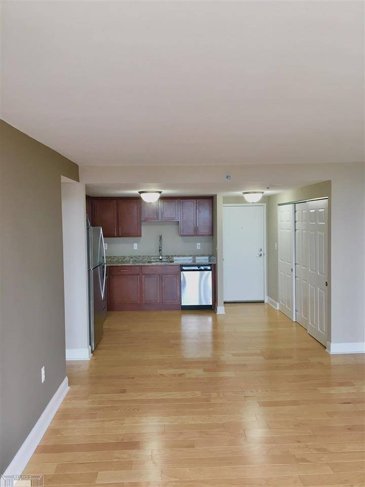 250 E Harbortown #1006 DR, Detroit, MI 48207