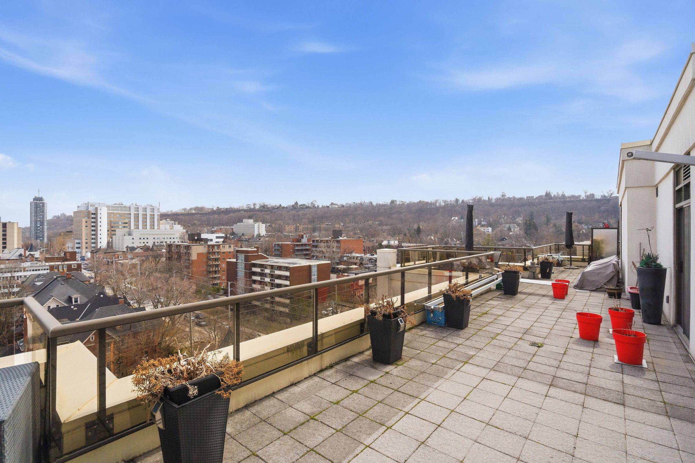 90 CHARLTON AVE W #PH1, Hamilton, ON L8P 0B4