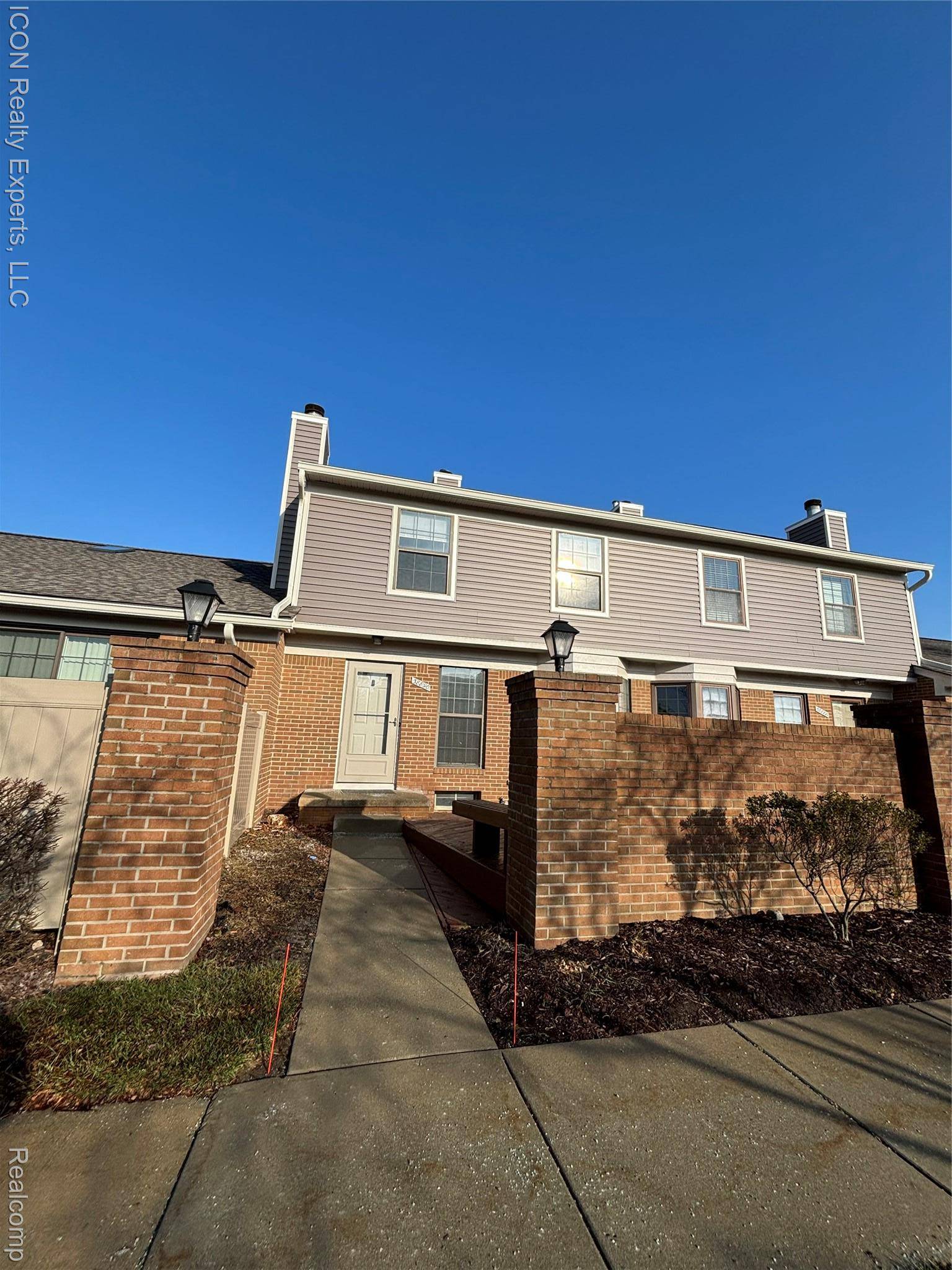 38890 Country CIR, Farmington Hills, MI 48331