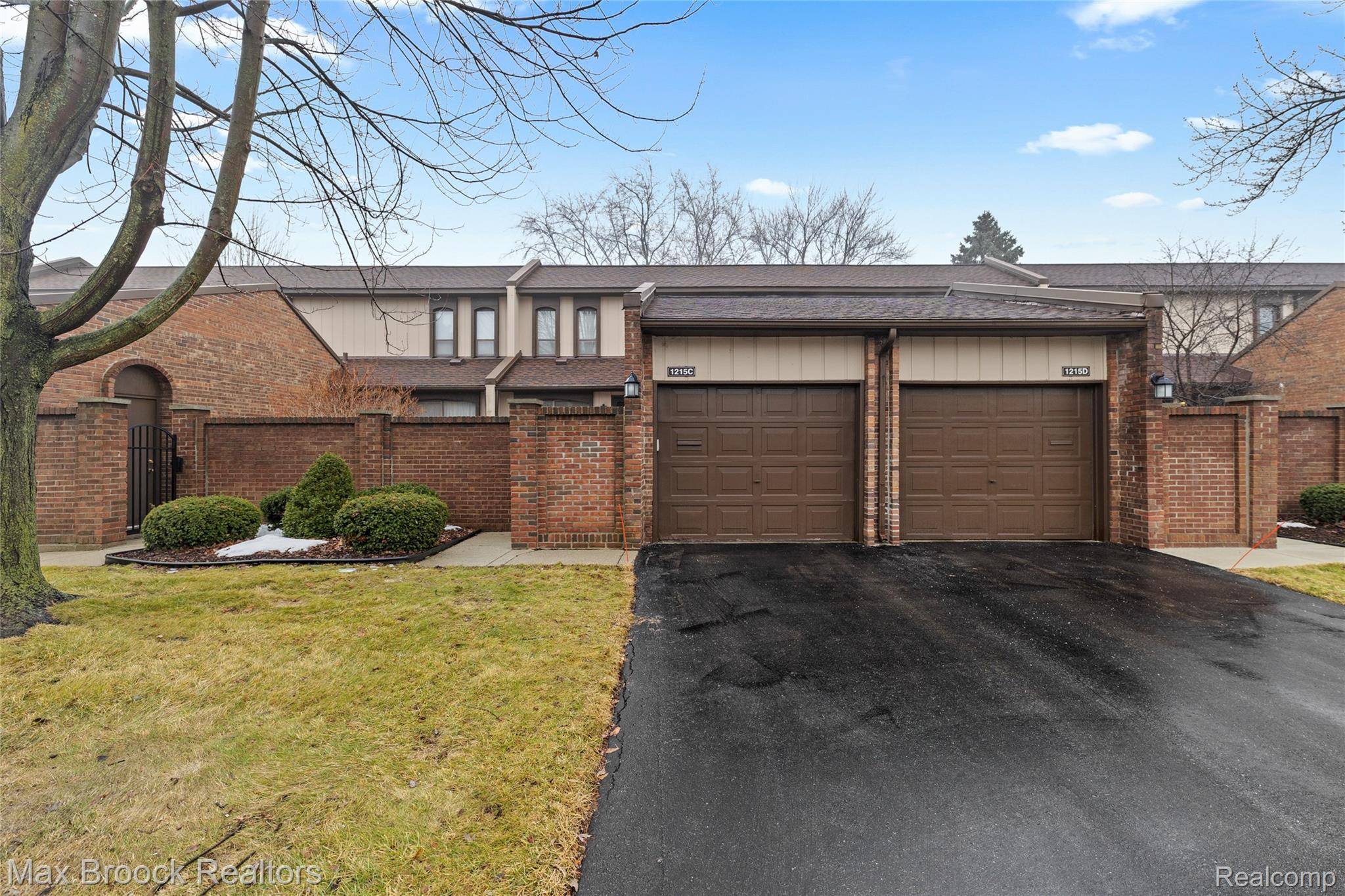 1215 Kirts BLVD #C, Troy, MI 48084