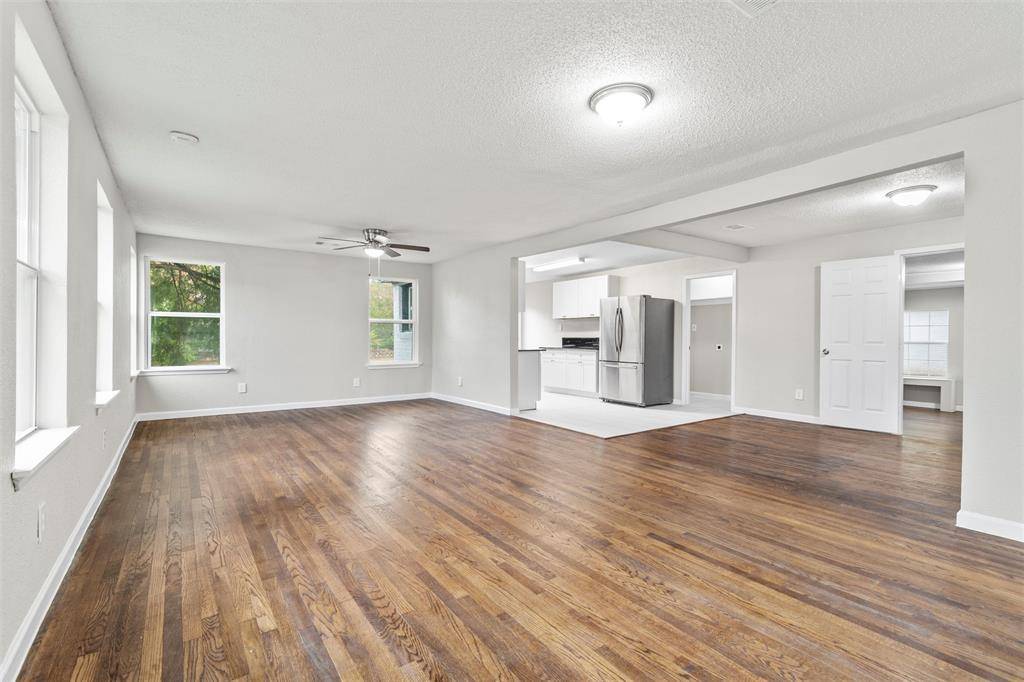 2336 Glencrest Drive, Fort Worth, TX 76119