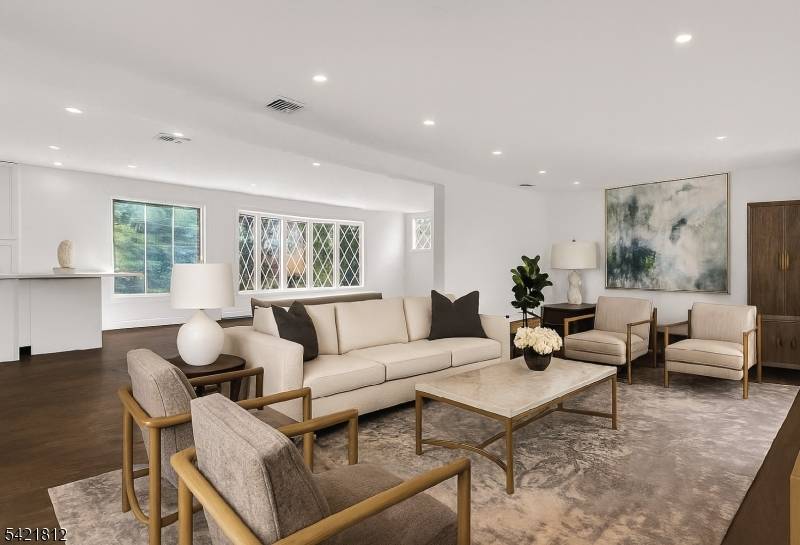 71 Tiffany Dr, East Hanover Twp., NJ 07936