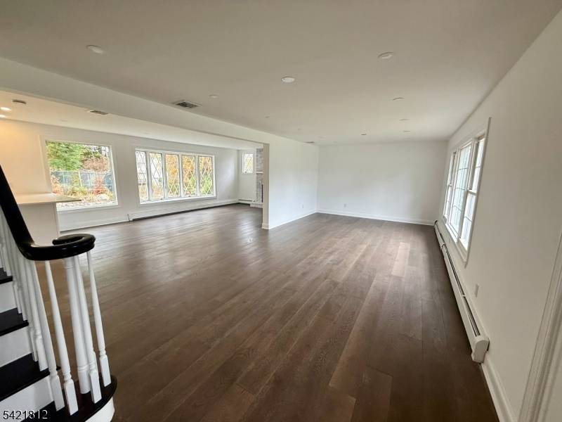 71 Tiffany Dr, East Hanover Twp., NJ 07936